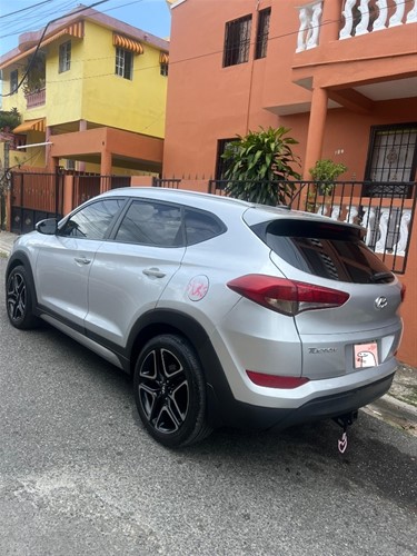 Hyundai Tucson SE