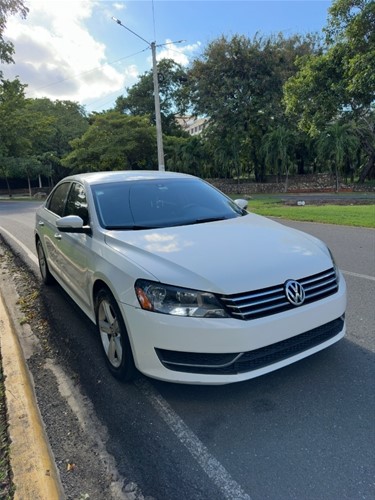Volkswagen Passat SE