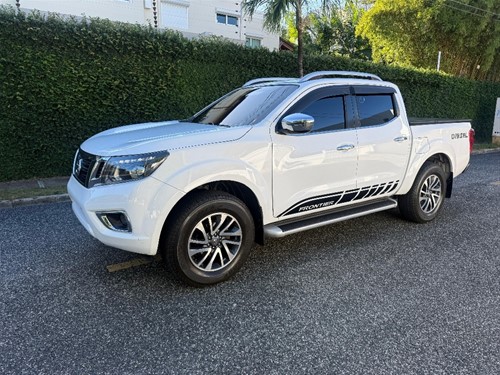 Nissan Frontier LE