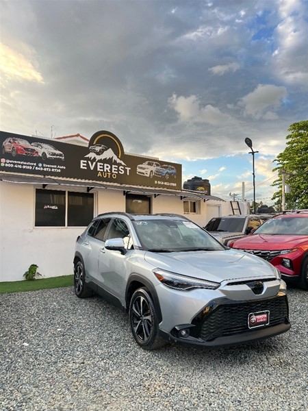 Toyota Corolla Cross Full Hibrid 2023 #1593073 - SuperCarros.com